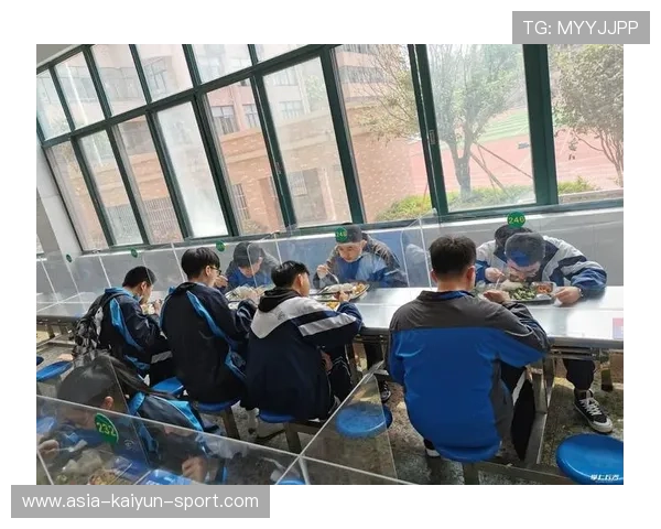 自愿买套餐成强制？新生入学收费方式引发热议，学校办的套餐回家能取消吗
